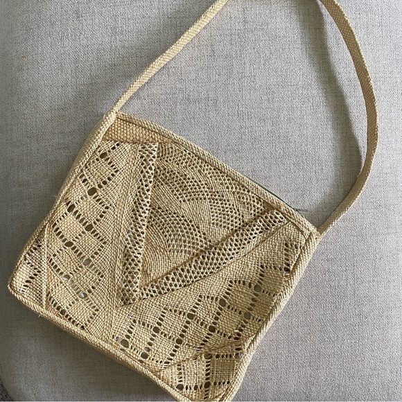 Tan Woven Straw Shoulder Bag With Wallet - Picture 1 of 6
